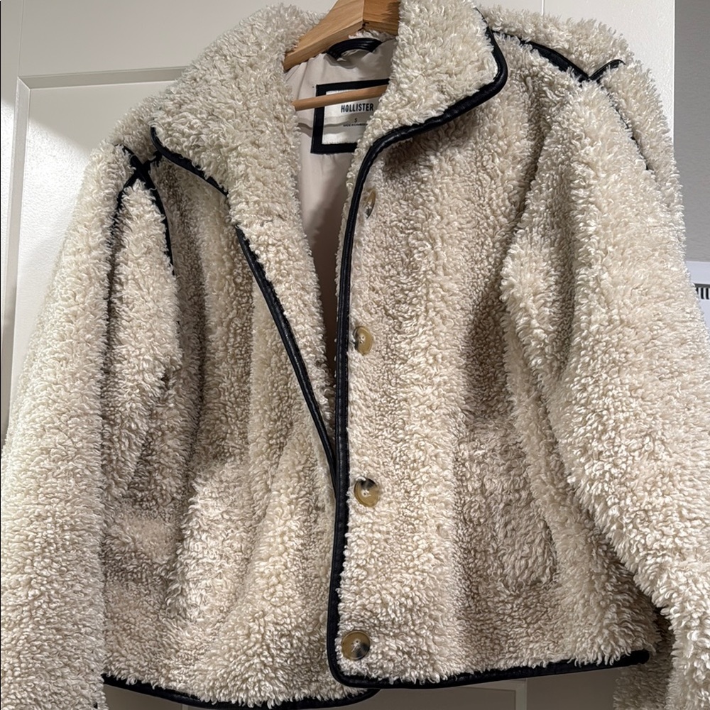Hollister Cream Teddy Jacket Plush Warmth Trendy